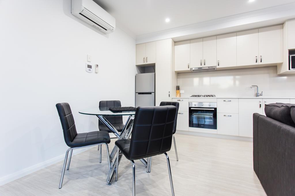 Reflections By Rockingham Apartments Chambre photo